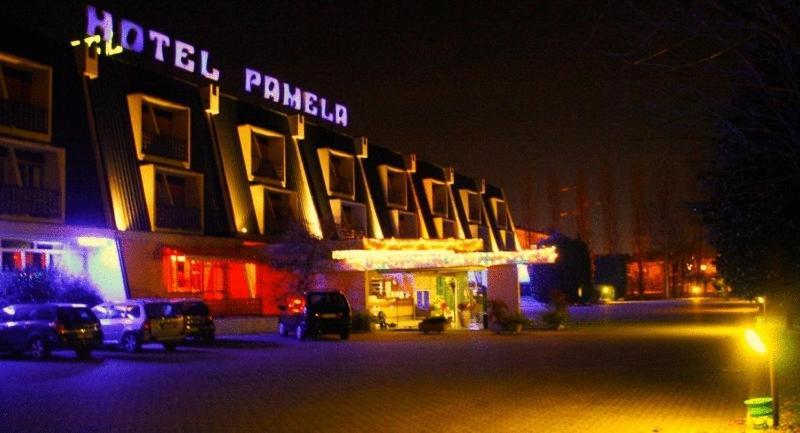 Hotel Pamela Сан-Пьетро-ин-Казале Экстерьер фото